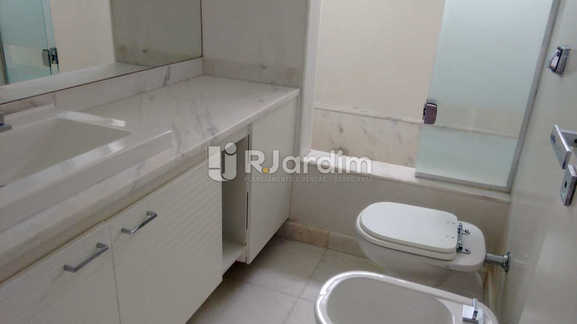 Conheça banheiro do imóvel - Imóveis Aluguel Apartamento São Conrado 4 Quartos - LAAP40456 - 15 banheiro - Imóveis Aluguel Apartamento São Conrado 4 Quartos - LAAP40456 - 15