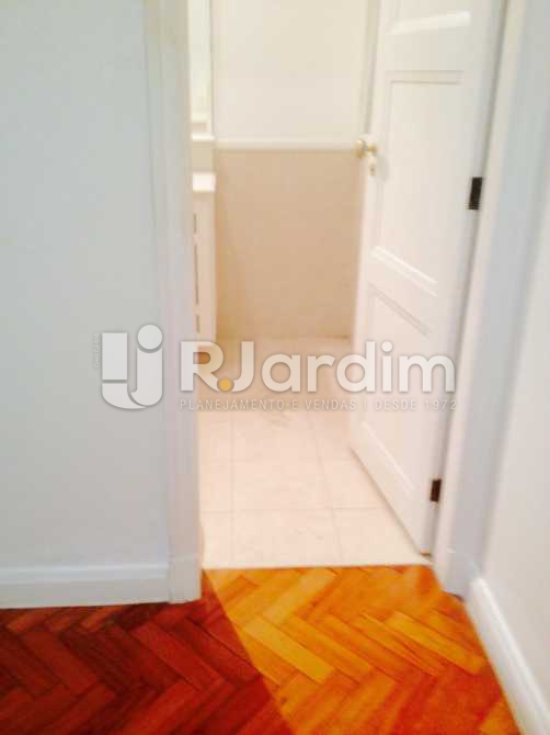Conheça entrada banheiro da suíte do imóvel - Apartamento / 3 Quartos / Copacabana / Praia Leme - LAAP31049 - 20 entrada banheiro da suíte - Apartamento / 3 Quartos / Copacabana / Praia Leme - LAAP31049 - 20