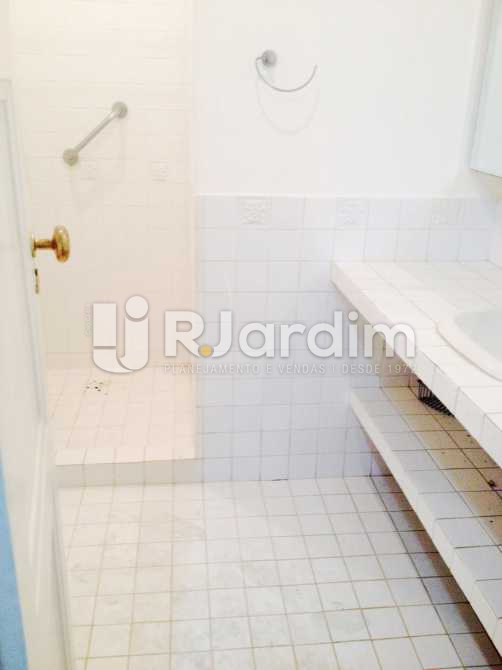 Conheça banheiro social do imóvel - Apartamento / 3 Quartos / Copacabana / Praia Leme - LAAP31049 - 15 banheiro social - Apartamento / 3 Quartos / Copacabana / Praia Leme - LAAP31049 - 15