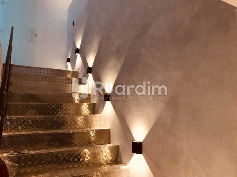 Conheça Escadas do imóvel - Casa Comercial Botafogo Compra Venda Avaliação Imóveis - LACC40002 - 15 Escadas - Casa Comercial Botafogo Compra Venda Avaliação Imóveis - LACC40002 - 15