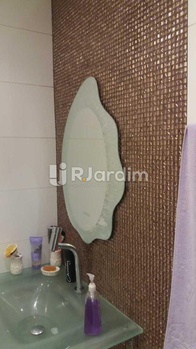 Conheça Banheiro social do imóvel - Apartamento 4 Quartos Venda Copacabana Zona Sul Rio de Janeiro RJ - LAAP40470 - 13 Banheiro social - Apartamento 4 Quartos Venda Copacabana Zona Sul Rio de Janeiro RJ - LAAP40470 - 13