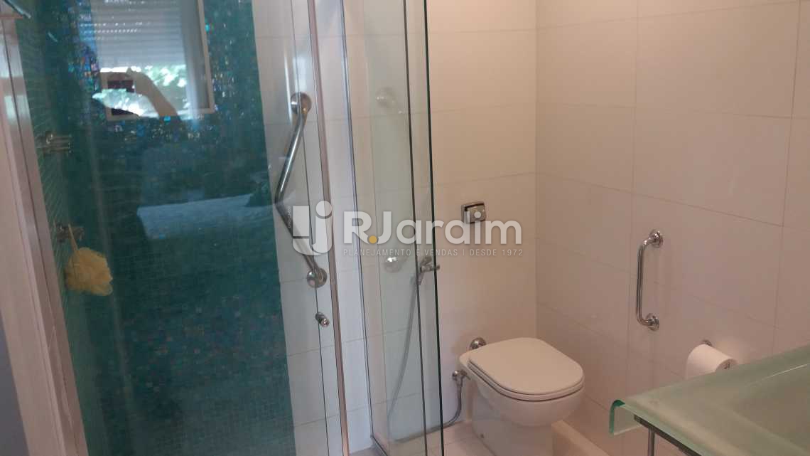 Conheça Banheiro social do imóvel - Apartamento 4 Quartos Venda Copacabana Zona Sul Rio de Janeiro RJ - LAAP40470 - 21 Banheiro social - Apartamento 4 Quartos Venda Copacabana Zona Sul Rio de Janeiro RJ - LAAP40470 - 21