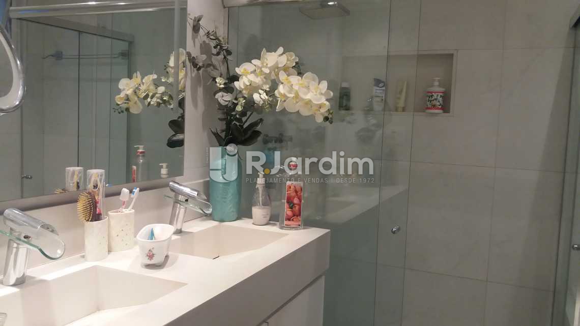 Conheça Banheiro suíte do imóvel - Apartamento 4 Quartos Venda Copacabana Zona Sul Rio de Janeiro RJ - LAAP40470 - 10 Banheiro suíte - Apartamento 4 Quartos Venda Copacabana Zona Sul Rio de Janeiro RJ - LAAP40470 - 10