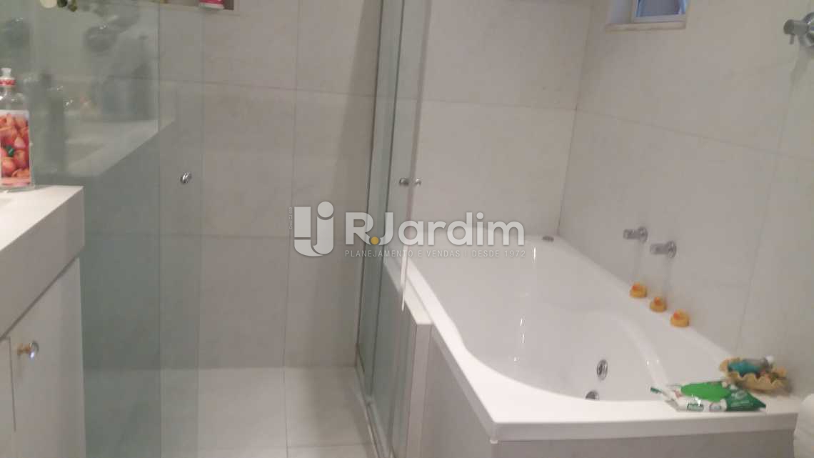 Conheça Banheiro suíte do imóvel - Apartamento 4 Quartos Venda Copacabana Zona Sul Rio de Janeiro RJ - LAAP40470 - 24 Banheiro suíte - Apartamento 4 Quartos Venda Copacabana Zona Sul Rio de Janeiro RJ - LAAP40470 - 24