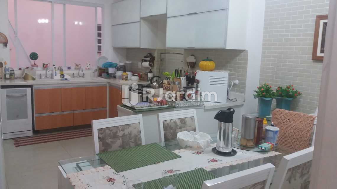 Conheça Copa-cozinha do imóvel - Apartamento 4 Quartos Venda Copacabana Zona Sul Rio de Janeiro RJ - LAAP40470 - 18 Copa-cozinha - Apartamento 4 Quartos Venda Copacabana Zona Sul Rio de Janeiro RJ - LAAP40470 - 18