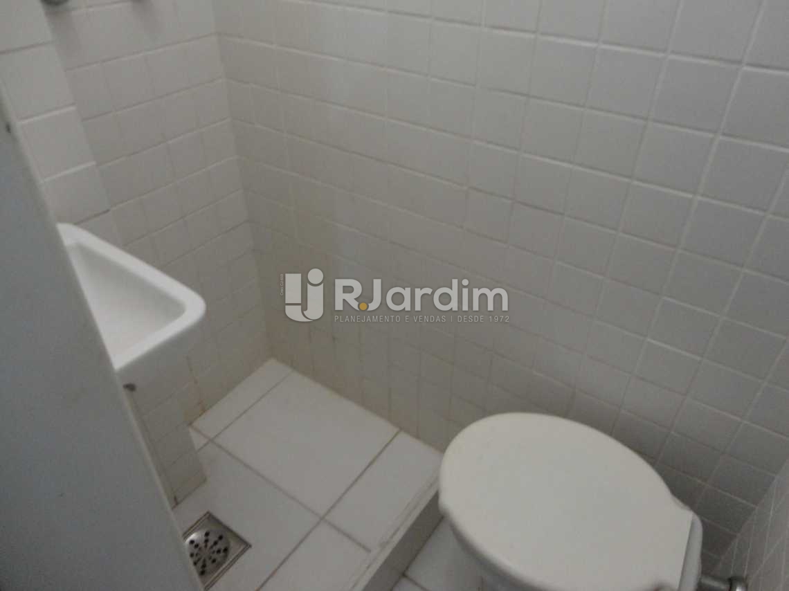Conheça Banheiro de serviço do imóvel - Apartamento Leblon 4 Quartos Aluguel - LAAP40472 - 26 Banheiro de serviço - Apartamento Leblon 4 Quartos Aluguel - LAAP40472 - 26