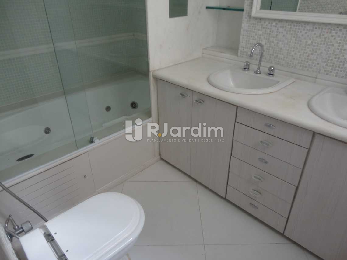 Conheça Banheiro da suíte do imóvel - Apartamento Leblon 4 Quartos Aluguel - LAAP40472 - 23 Banheiro da suíte - Apartamento Leblon 4 Quartos Aluguel - LAAP40472 - 23