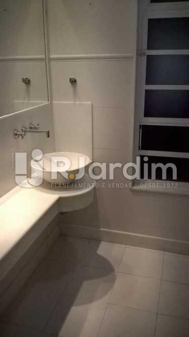 Conheça 6 Lavabo do imóvel - Apartamento Padrão Residencial 4 Quartos Copacabana Zona Sul Rio de Janeiro RJ - LAAP40478 - 8 6 Lavabo - Apartamento Padrão Residencial 4 Quartos Copacabana Zona Sul Rio de Janeiro RJ - LAAP40478 - 8