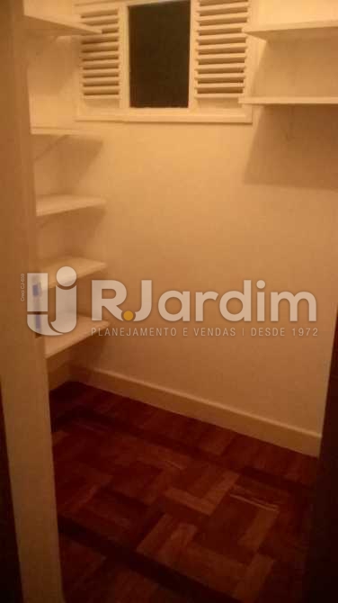 Conheça 8.1 Armário no Corredor do imóvel - Apartamento Padrão Residencial 4 Quartos Copacabana Zona Sul Rio de Janeiro RJ - LAAP40478 - 11 8.1 Armário no Corredor - Apartamento Padrão Residencial 4 Quartos Copacabana Zona Sul Rio de Janeiro RJ - LAAP40478 - 11