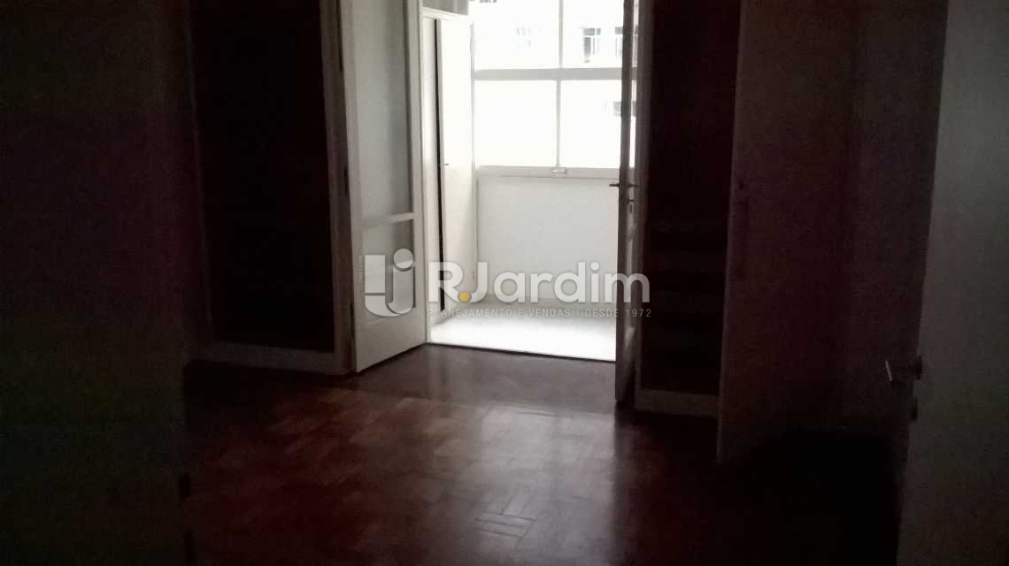 Conheça 13 Quarto 3 com Sacada do imóvel - Apartamento Padrão Residencial 4 Quartos Copacabana Zona Sul Rio de Janeiro RJ - LAAP40478 - 16 13 Quarto 3 com Sacada - Apartamento Padrão Residencial 4 Quartos Copacabana Zona Sul Rio de Janeiro RJ - LAAP40478 - 16