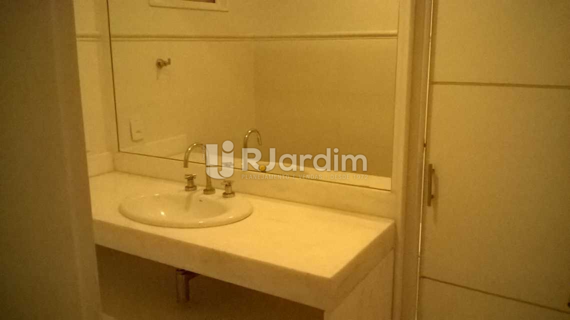 Conheça 14 WC Social do imóvel - Apartamento Padrão Residencial 4 Quartos Copacabana Zona Sul Rio de Janeiro RJ - LAAP40478 - 17 14 WC Social - Apartamento Padrão Residencial 4 Quartos Copacabana Zona Sul Rio de Janeiro RJ - LAAP40478 - 17