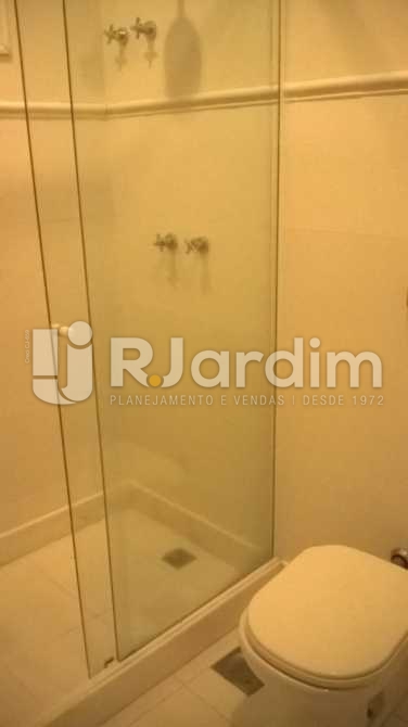 Conheça 15 WC Social 2 do imóvel - Apartamento Padrão Residencial 4 Quartos Copacabana Zona Sul Rio de Janeiro RJ - LAAP40478 - 18 15 WC Social 2 - Apartamento Padrão Residencial 4 Quartos Copacabana Zona Sul Rio de Janeiro RJ - LAAP40478 - 18
