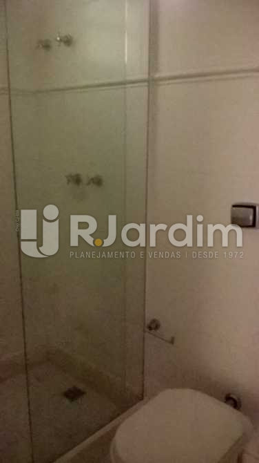 Conheça 14 WC Suíte 2 do imóvel - Apartamento Copacabana, Zona Sul,Rio de Janeiro, RJ Para Alugar, 4 Quartos, 389m² - LAAP40479 - 16 14 WC Suíte 2 - Apartamento Copacabana, Zona Sul,Rio de Janeiro, RJ Para Alugar, 4 Quartos, 389m² - LAAP40479 - 16