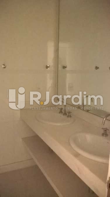 Conheça 17 WC Social do imóvel - Apartamento Copacabana, Zona Sul,Rio de Janeiro, RJ Para Alugar, 4 Quartos, 389m² - LAAP40479 - 19 17 WC Social - Apartamento Copacabana, Zona Sul,Rio de Janeiro, RJ Para Alugar, 4 Quartos, 389m² - LAAP40479 - 19