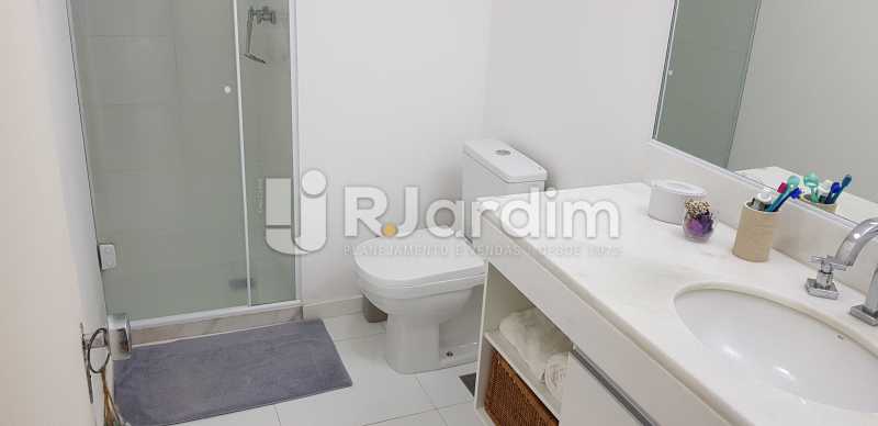 Conheça banheiro social do imóvel - Belíssimo apartamento, Lagoa, voltado para o verde. - LAAP10179 - 10 banheiro social - Belíssimo apartamento, Lagoa, voltado para o verde. - LAAP10179 - 10