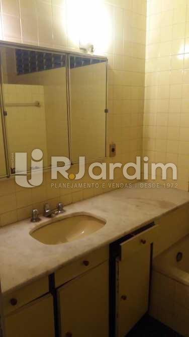Conheça Banhaeiro social 1 do imóvel - Apartamento À VENDA, Copacabana, Rio de Janeiro, RJ - LAAP31117 - 12 Banhaeiro social 1 - Apartamento À VENDA, Copacabana, Rio de Janeiro, RJ - LAAP31117 - 12
