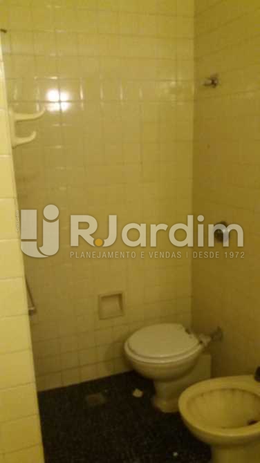 Conheça Banheiro social 1 do imóvel - Apartamento À VENDA, Copacabana, Rio de Janeiro, RJ - LAAP31117 - 13 Banheiro social 1 - Apartamento À VENDA, Copacabana, Rio de Janeiro, RJ - LAAP31117 - 13