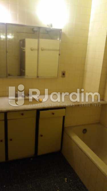 Conheça Banheiro social 1 do imóvel - Apartamento À VENDA, Copacabana, Rio de Janeiro, RJ - LAAP31117 - 14 Banheiro social 1 - Apartamento À VENDA, Copacabana, Rio de Janeiro, RJ - LAAP31117 - 14