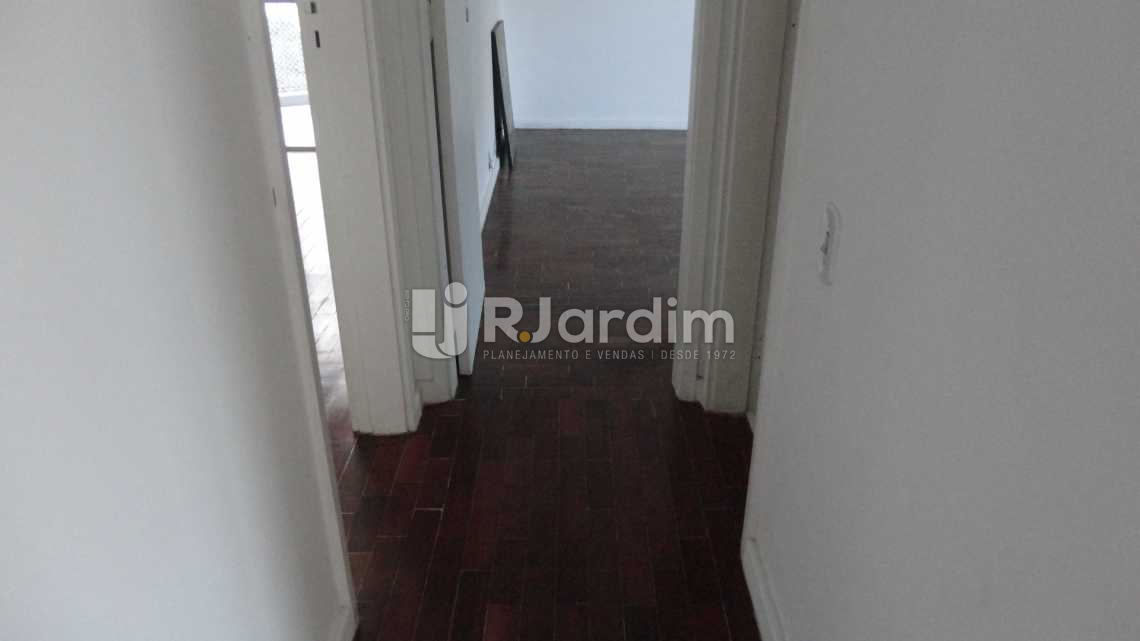 Conheça corredor de acesso do imóvel - Imóveis Aluguel Humaitá 2 Quartos - LAAP20819 - 10 corredor de acesso - Imóveis Aluguel Humaitá 2 Quartos - LAAP20819 - 10