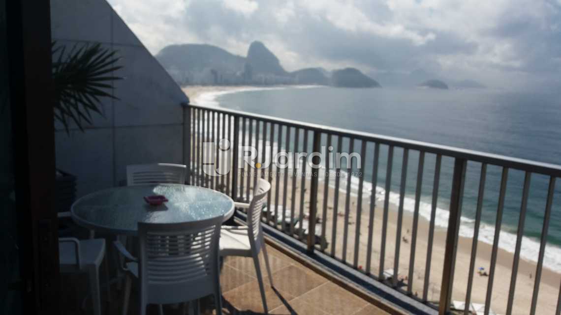 Conheça Varanda e vista do imóvel - Cobertura À VENDA, Copacabana, Rio de Janeiro, RJ - LACO40095 - 7 Varanda e vista - Cobertura À VENDA, Copacabana, Rio de Janeiro, RJ - LACO40095 - 7