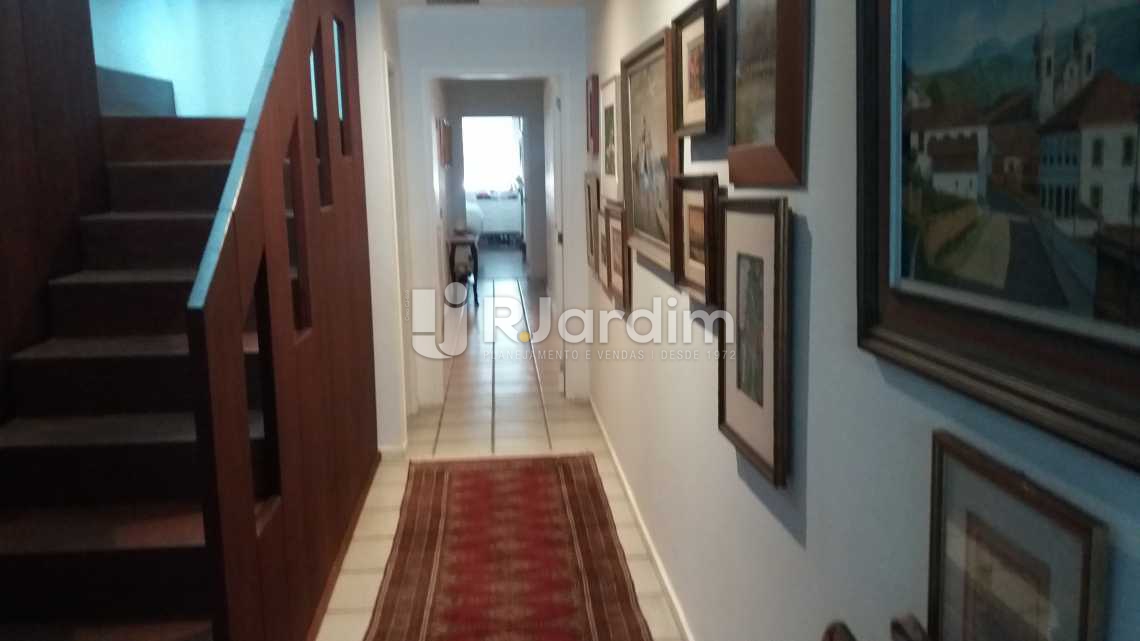 Conheça Escada de acesso ao 2º piso do imóvel - Cobertura À VENDA, Copacabana, Rio de Janeiro, RJ - LACO40095 - 12 Escada de acesso ao 2º piso - Cobertura À VENDA, Copacabana, Rio de Janeiro, RJ - LACO40095 - 12