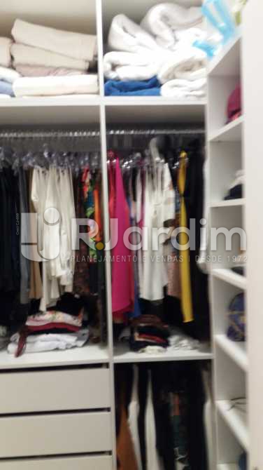 Conheça Closet suíte do imóvel - Cobertura À VENDA, Copacabana, Rio de Janeiro, RJ - LACO40095 - 19 Closet suíte - Cobertura À VENDA, Copacabana, Rio de Janeiro, RJ - LACO40095 - 19