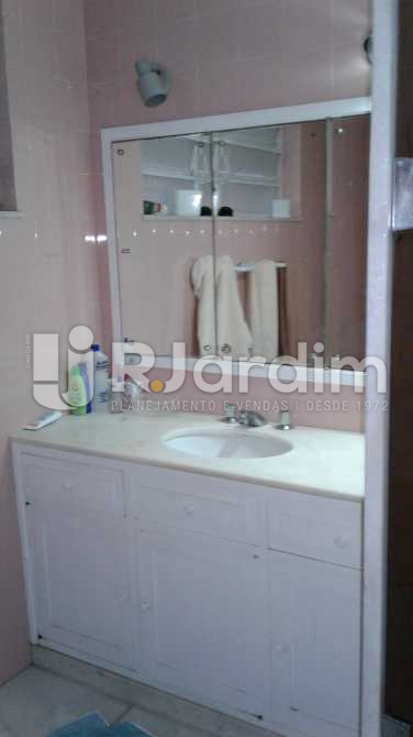 Conheça BANHEIRO_SOCIAL do imóvel - Compra Venda Apartamento Copacabana 4 Quartos - LAAP40495 - 6 BANHEIRO_SOCIAL - Compra Venda Apartamento Copacabana 4 Quartos - LAAP40495 - 6