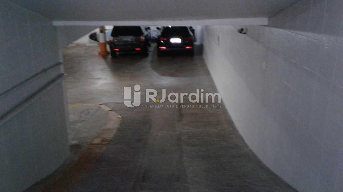 Conheça GARAGEM do imóvel - Compra Venda Apartamento Copacabana 4 Quartos - LAAP40495 - 14 GARAGEM - Compra Venda Apartamento Copacabana 4 Quartos - LAAP40495 - 14