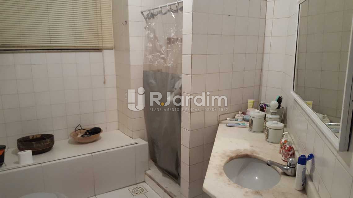 Conheça Banheiro social do imóvel - Imóveis Compra e Venda Gávea 3 Quartos - LAAP31146 - 13 Banheiro social - Imóveis Compra e Venda Gávea 3 Quartos - LAAP31146 - 13