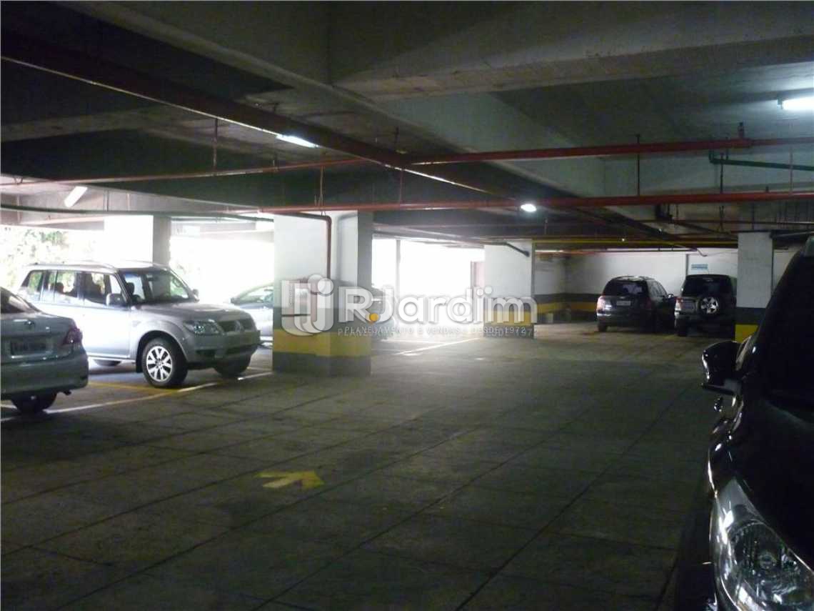 Conheça Vagas amplas do imóvel - Imóveis Aluguel Lagoa Cobertura 3 Quartos - LACO30164 - 17 Vagas amplas - Imóveis Aluguel Lagoa Cobertura 3 Quartos - LACO30164 - 17