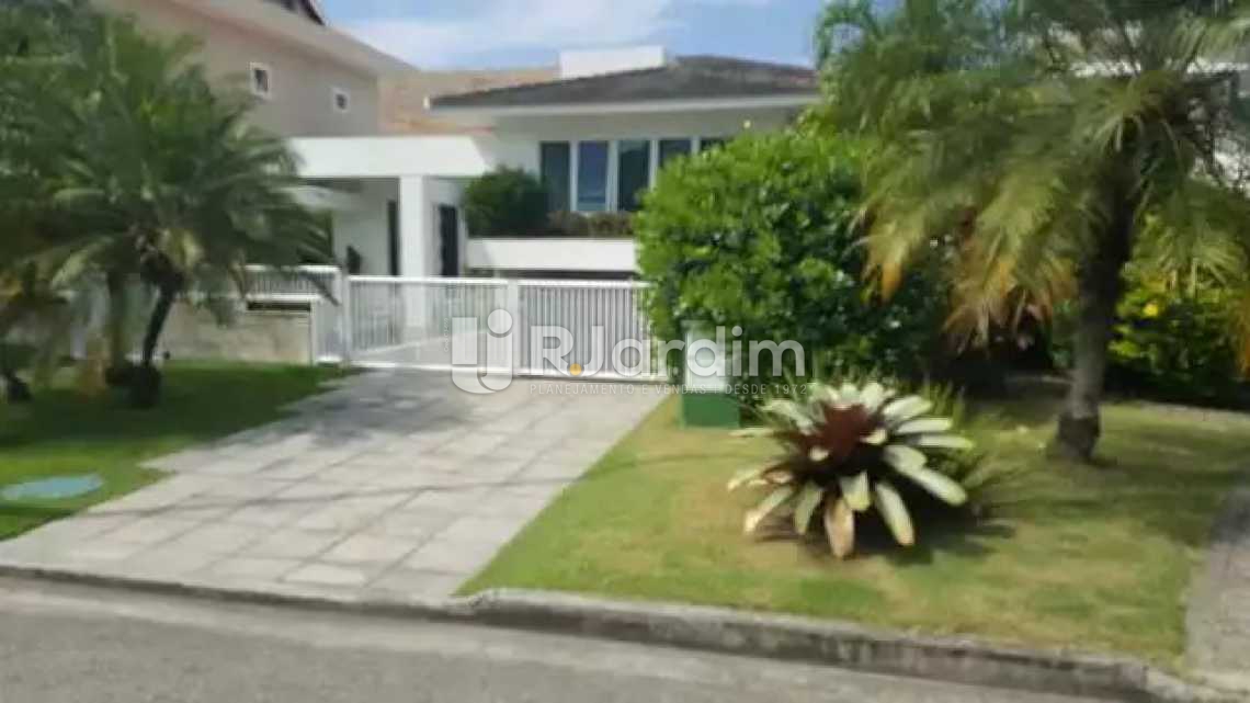 Conheça Entrada da casa do imóvel - Casa em Condomínio À Venda Rua Zeno Zani,Barra da Tijuca, Zona Oeste - Barra e Adjacentes,Rio de Janeiro - R$ 4.300.000 - LACN40008 - 1 Entrada da casa - Casa em Condomínio À Venda Rua Zeno Zani,Barra da Tijuca, Zona Oeste - Barra e Adjacentes,Rio de Janeiro - R$ 4.300.000 - LACN40008 - 1