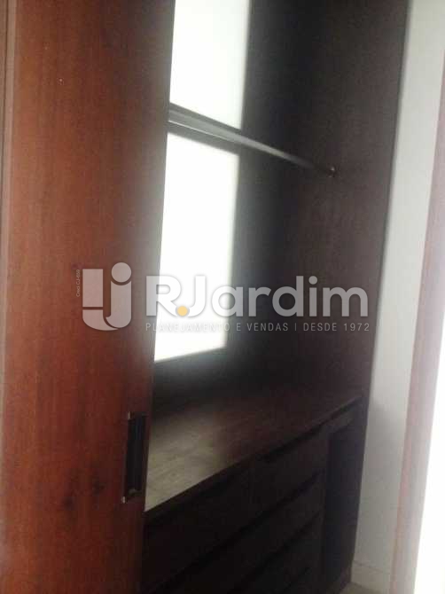 Conheça Closet da suíte do imóvel - Apartamento À VENDA, Fonte da Saudade, Lagoa, Rio de Janeiro, RJ - LAAP31173 - 13 Closet da suíte - Apartamento À VENDA, Fonte da Saudade, Lagoa, Rio de Janeiro, RJ - LAAP31173 - 13