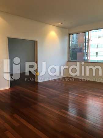 Conheça Sala com quarto 1 anexo do imóvel - Apartamento À VENDA, Leblon, Rio de Janeiro, RJ - LAAP31179 - 5 Sala com quarto 1 anexo - Apartamento À VENDA, Leblon, Rio de Janeiro, RJ - LAAP31179 - 5