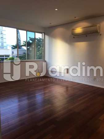 Conheça Sala com piso em madeira do imóvel - Apartamento À VENDA, Leblon, Rio de Janeiro, RJ - LAAP31179 - 3 Sala com piso em madeira - Apartamento À VENDA, Leblon, Rio de Janeiro, RJ - LAAP31179 - 3