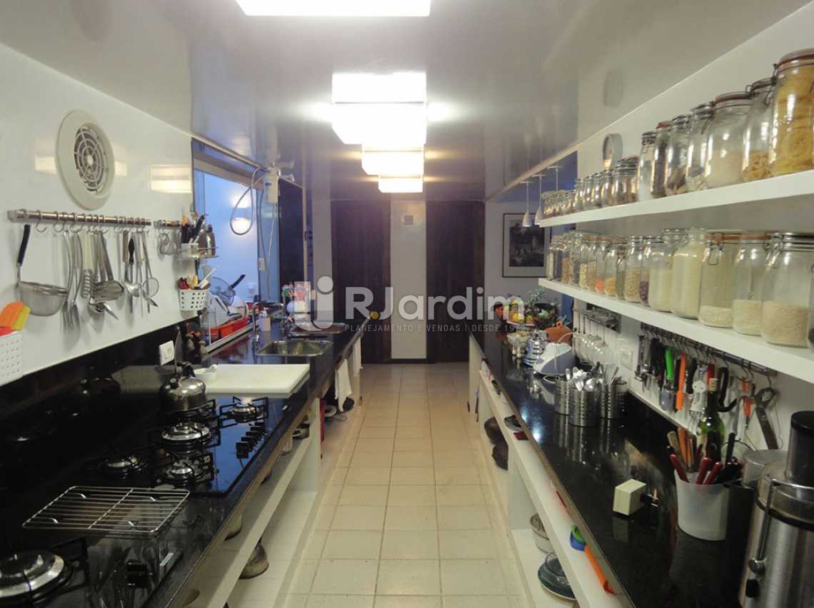 Conheça cozinha do imóvel - Casa em Condomínio Triplex Residencial São Conrado 4 Quartos - LACN40009 - 18 cozinha - Casa em Condomínio Triplex Residencial São Conrado 4 Quartos - LACN40009 - 18