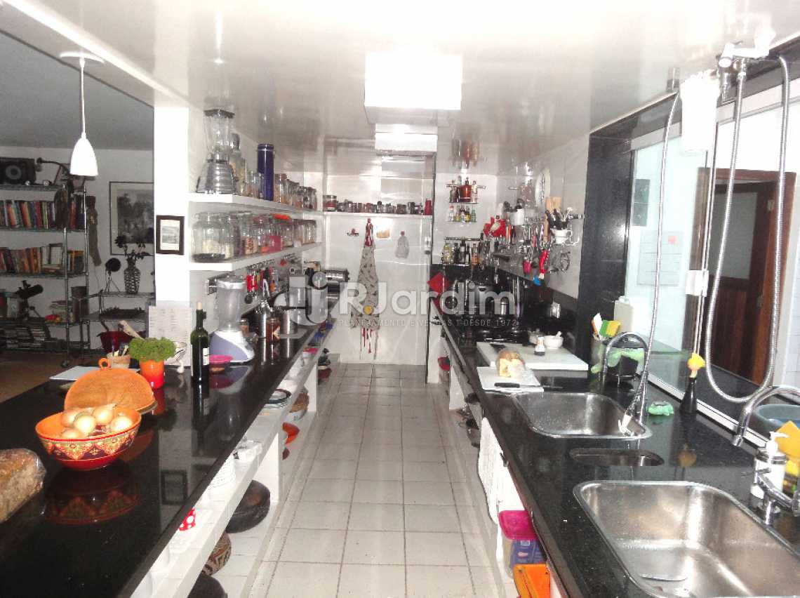 Conheça cozinha do imóvel - Casa em Condomínio Triplex Residencial São Conrado 4 Quartos - LACN40009 - 19 cozinha - Casa em Condomínio Triplex Residencial São Conrado 4 Quartos - LACN40009 - 19