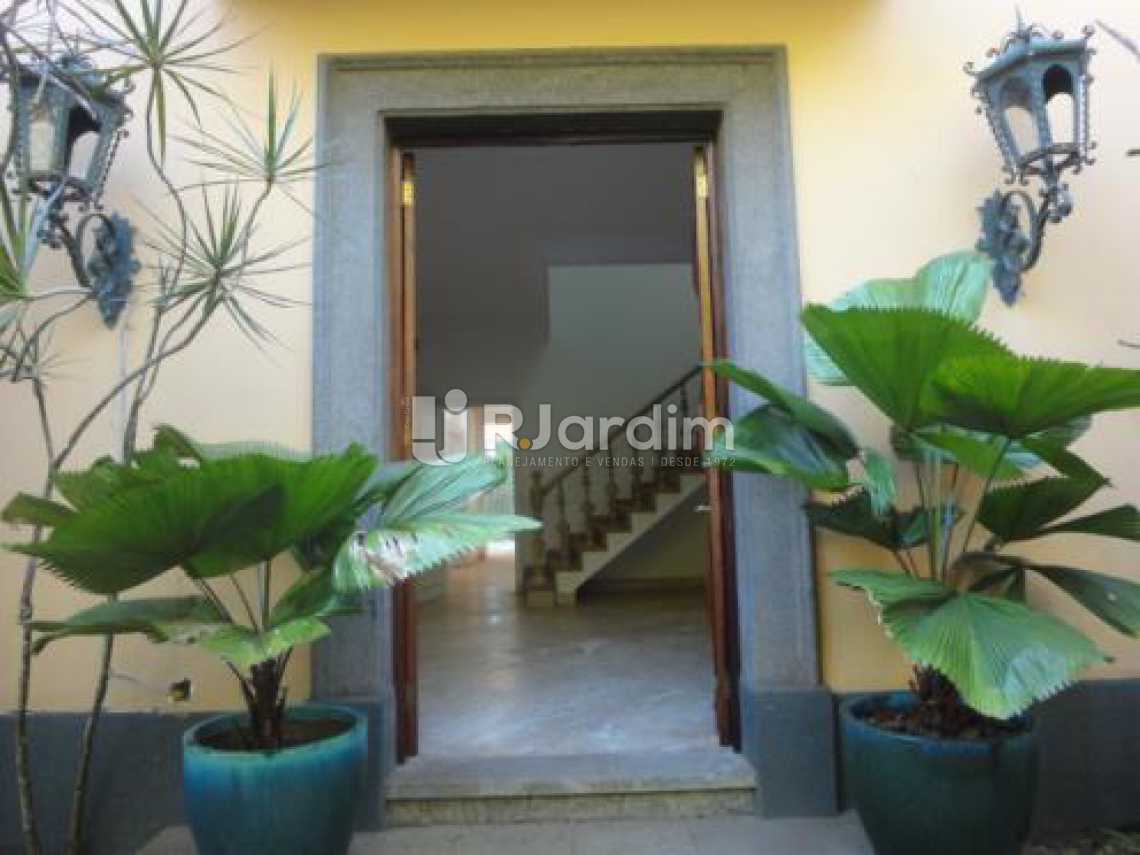 Conheça entrada lateral do imóvel - Casa Gávea, Zona Sul,Rio de Janeiro, RJ À Venda, 5 Quartos, 1000m² - LACA50016 - 8 entrada lateral - Casa Gávea, Zona Sul,Rio de Janeiro, RJ À Venda, 5 Quartos, 1000m² - LACA50016 - 8