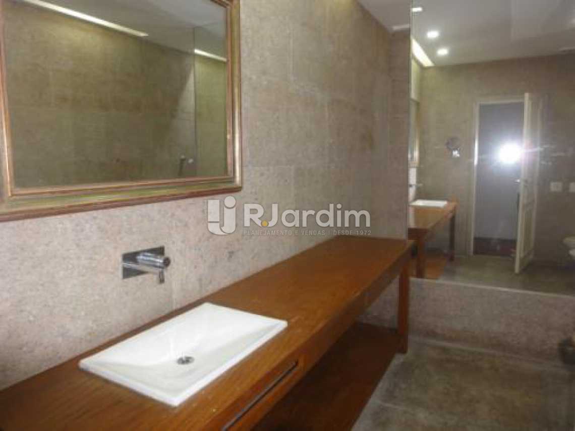 Conheça banheiro do imóvel - Casa Gávea, Zona Sul,Rio de Janeiro, RJ À Venda, 5 Quartos, 1000m² - LACA50016 - 21 banheiro - Casa Gávea, Zona Sul,Rio de Janeiro, RJ À Venda, 5 Quartos, 1000m² - LACA50016 - 21