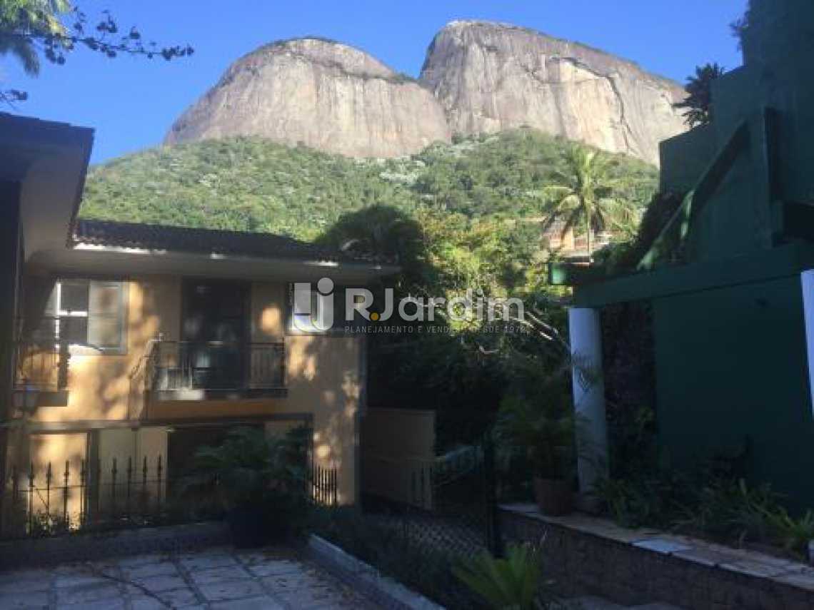 Conheça Vista da entrada do imóvel - Casa Gávea, Zona Sul,Rio de Janeiro, RJ À Venda, 5 Quartos, 1000m² - LACA50016 - 1 Vista da entrada - Casa Gávea, Zona Sul,Rio de Janeiro, RJ À Venda, 5 Quartos, 1000m² - LACA50016 - 1