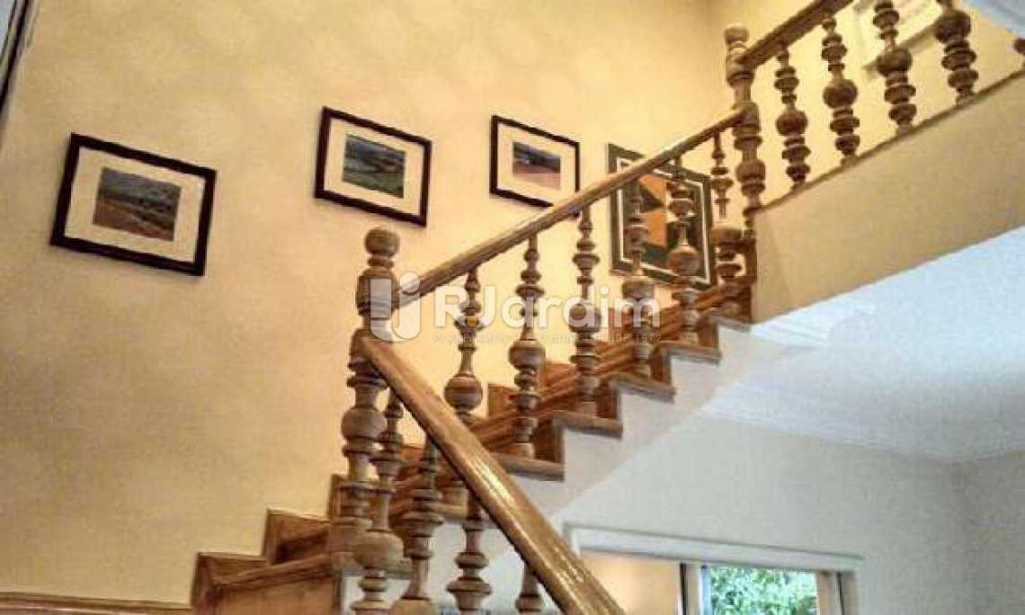 Conheça escada liinear do imóvel - Casa Gávea, Zona Sul,Rio de Janeiro, RJ À Venda, 5 Quartos, 1000m² - LACA50016 - 13 escada liinear - Casa Gávea, Zona Sul,Rio de Janeiro, RJ À Venda, 5 Quartos, 1000m² - LACA50016 - 13