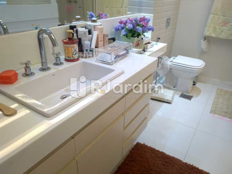 Conheça banheiro do imóvel - Apartamento Jardim Botânico, Zona Sul,Rio de Janeiro, RJ À Venda, 4 Quartos, 250m² - LAAP40511 - 11 banheiro - Apartamento Jardim Botânico, Zona Sul,Rio de Janeiro, RJ À Venda, 4 Quartos, 250m² - LAAP40511 - 11