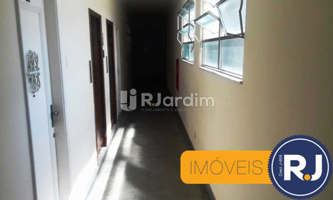 Conheça CORREDOR PARA O APARTAMENTO do imóvel - Imóveis Compra e Venda Laranjeiras 1 Quarto - LAAP10209 - 9 CORREDOR PARA O APARTAMENTO - Imóveis Compra e Venda Laranjeiras 1 Quarto - LAAP10209 - 9