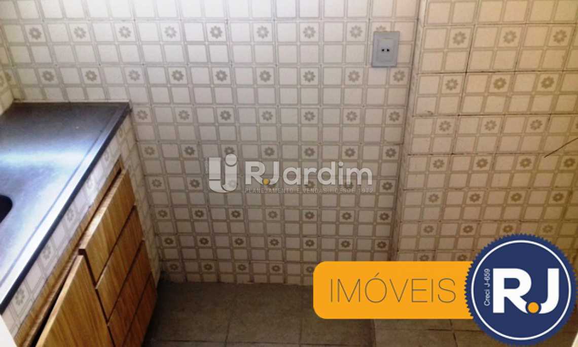 Conheça ENTRADA DA COZINHA FRONTAL do imóvel - Imóveis Compra e Venda Laranjeiras 1 Quarto - LAAP10209 - 11 ENTRADA DA COZINHA FRONTAL - Imóveis Compra e Venda Laranjeiras 1 Quarto - LAAP10209 - 11