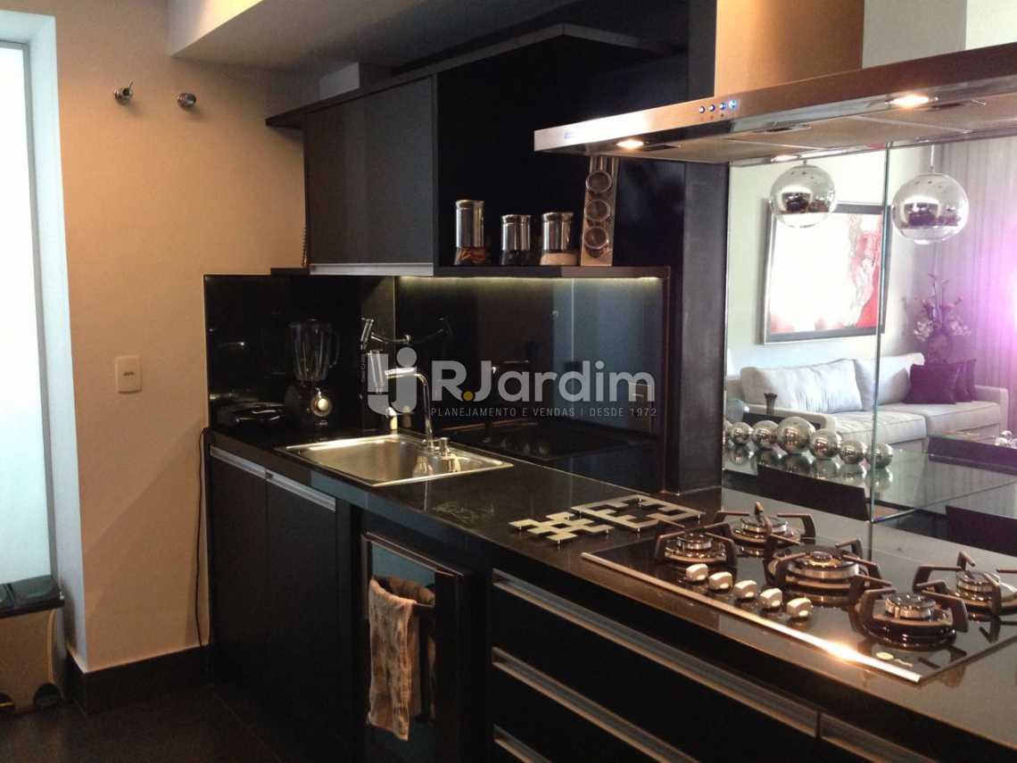 Conheça Cozinha Sofisticada do imóvel - Apartamento Residencial Copacabana - LAAP31241 - 14 Cozinha Sofisticada - Apartamento Residencial Copacabana - LAAP31241 - 14