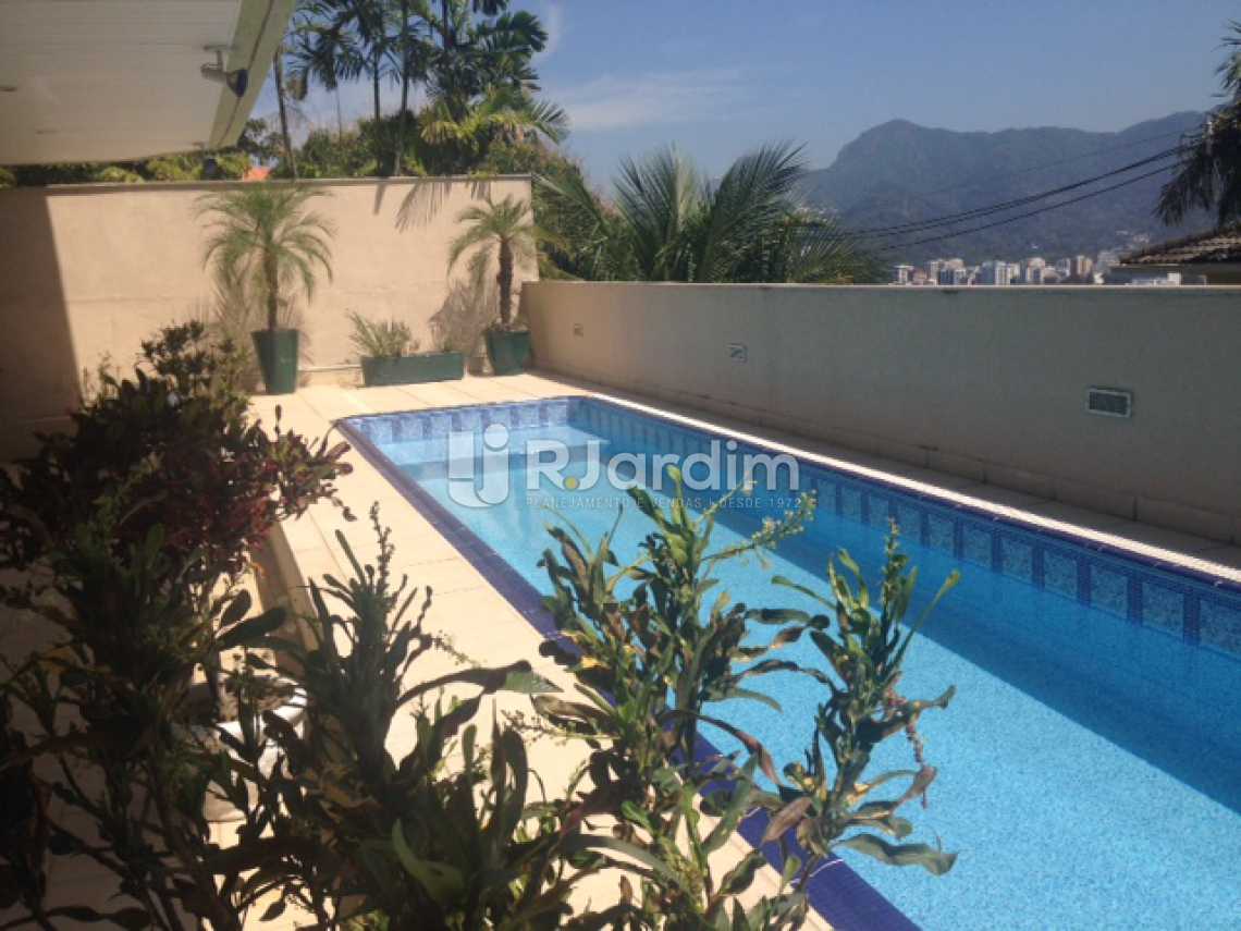 Conheça Piscina do imóvel - Apartamento Padrão Residencial Humaitá - LAAP31250 - 24 Piscina - Apartamento Padrão Residencial Humaitá - LAAP31250 - 24