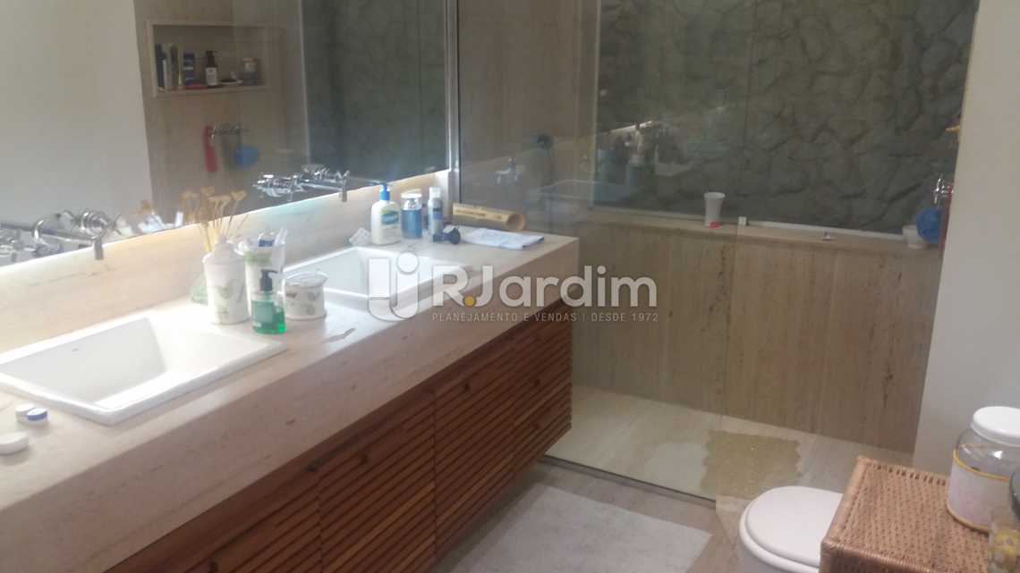 Conheça Banheiro suíte do imóvel - Imóveis Compra e Venda Copacabana 3 Quartos - LAAP31258 - 11 Banheiro suíte - Imóveis Compra e Venda Copacabana 3 Quartos - LAAP31258 - 11