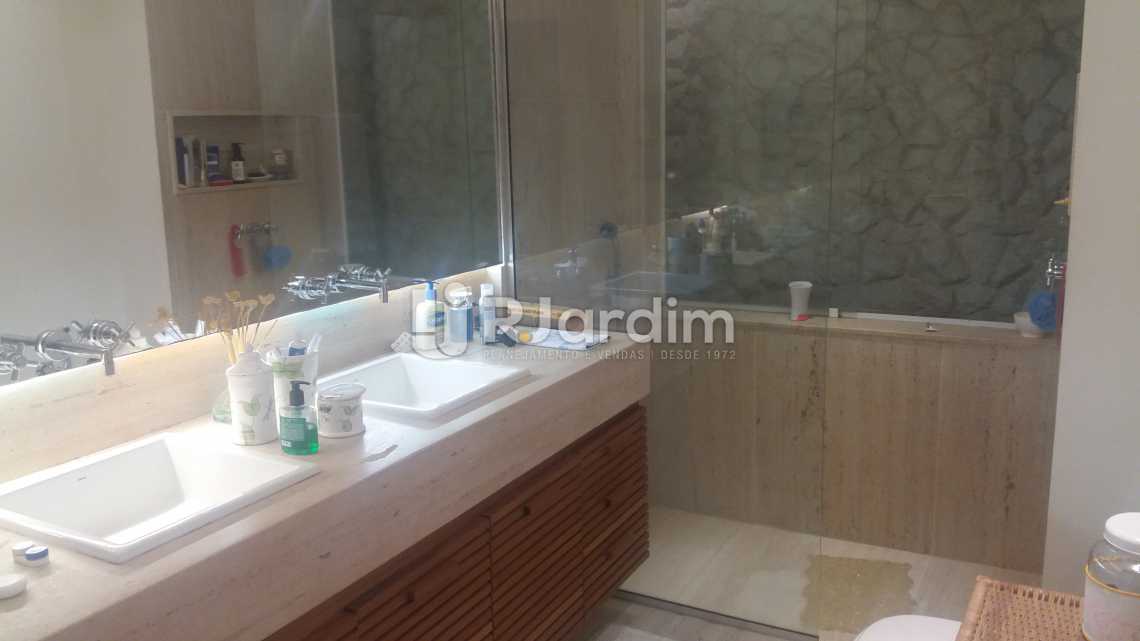 Conheça Banheiro suíte do imóvel - Imóveis Compra e Venda Copacabana 3 Quartos - LAAP31258 - 25 Banheiro suíte - Imóveis Compra e Venda Copacabana 3 Quartos - LAAP31258 - 25