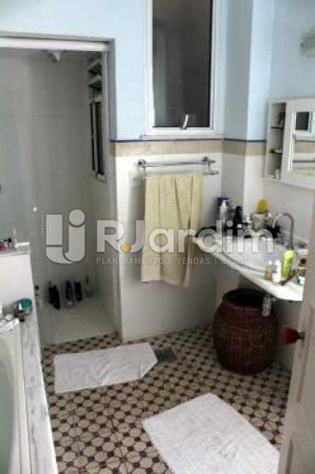 Conheça Banheiro suite do imóvel - Cobertura na Quadra da Praia, Leblon, Rio de Janeiro - LACO30178 - 7 Banheiro suite - Cobertura na Quadra da Praia, Leblon, Rio de Janeiro - LACO30178 - 7