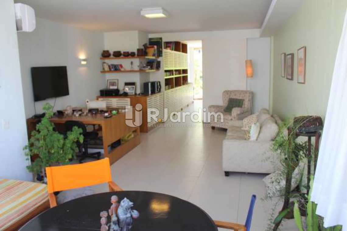 Conheça Sala terraço do imóvel - Cobertura na Quadra da Praia, Leblon, Rio de Janeiro - LACO30178 - 17 Sala terraço - Cobertura na Quadra da Praia, Leblon, Rio de Janeiro - LACO30178 - 17