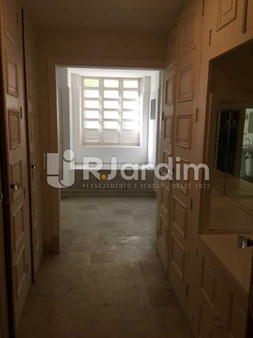 Conheça Banheiro suíte do imóvel - Imóveis Aluguel Jardim Botânico Casa - LACA50018 - 17 Banheiro suíte - Imóveis Aluguel Jardim Botânico Casa - LACA50018 - 17